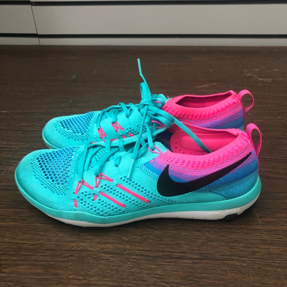 Woman’s size 8 Nike sneakers PERFECTION!!
